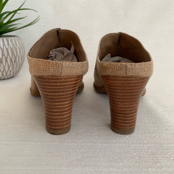 Aerosoles Cinch Worm Tan Snakeskin Heeled Mules Woman’s 8M - Picture 10 of 12